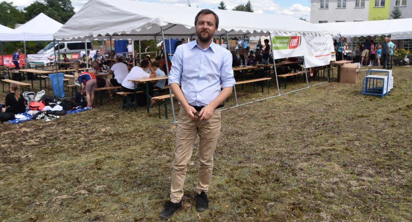 Boiska na terenie gminie Pątnów - remontują, by zachęcić do sportu 