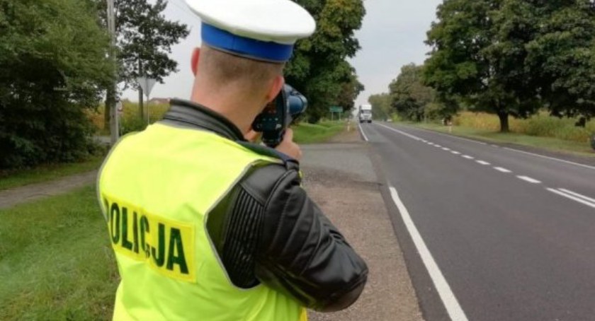 Przesadził z prędkością. Jechał ponad setkę w terenie zabudowanym 