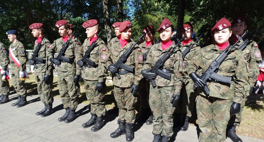 Kiedy patronem szkoły jest pułk