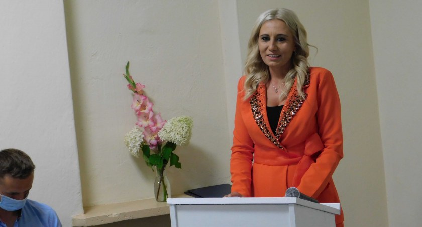 Zostaje. Z sowitą podwyżką