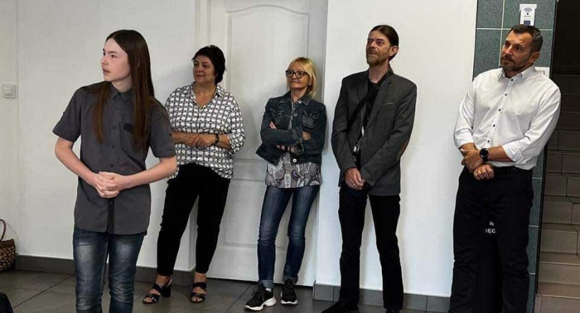 Artysta kończy podstawówkę