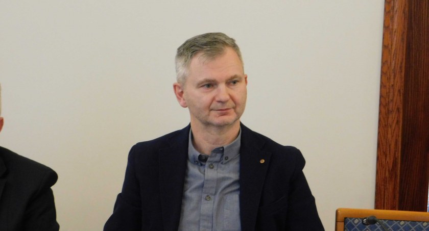 Będzie musiał zwolnić stołek