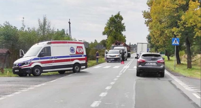 Kolizja trzech samochodów. 1500 zł mandatu dla młodego kierowcy