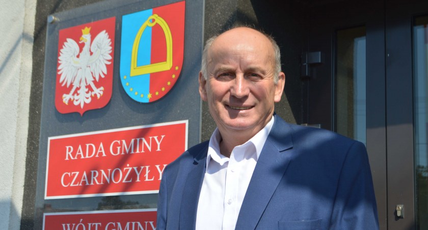 Druhowie starają się o nowy samochód 