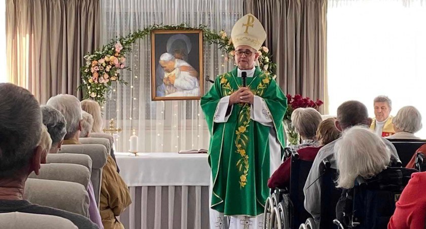 Biskup Przybylski spotkał się z seniorami