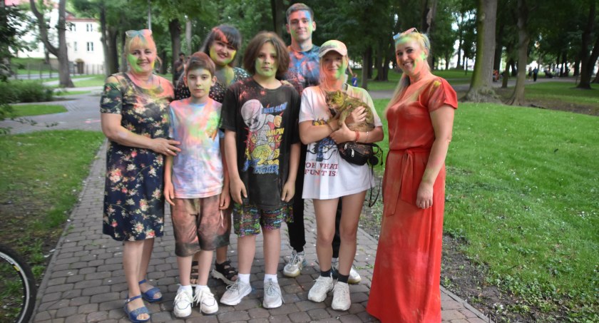 Święto kolorów i baniek mydlanych – zabawa dla młodszych i starszych