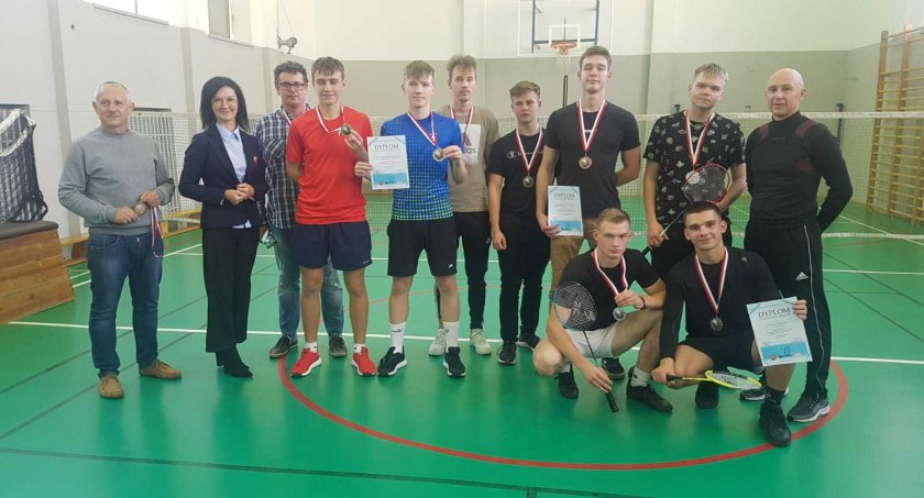 Młodzież wykazała się w badmintonie 