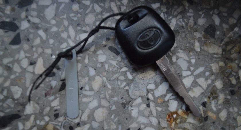 70-letni „rysownik” karoserii zatrzymany. Zniszczył niejedno auto 