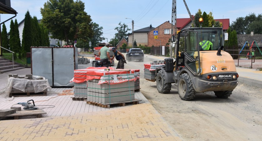 Przebudowa drogi gminnej w Dzietrznikach - prace już na półmetku 