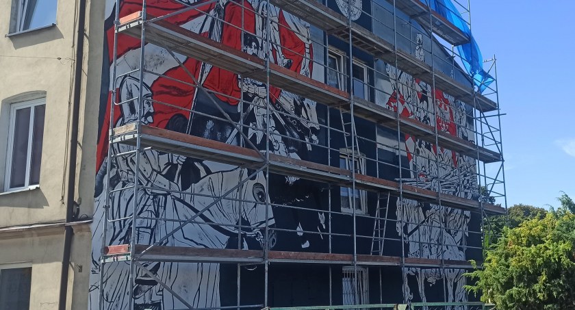 Kolejny mural powstaje w Wieluniu - tym razem przy ul. Krakowskie Przedmieście
