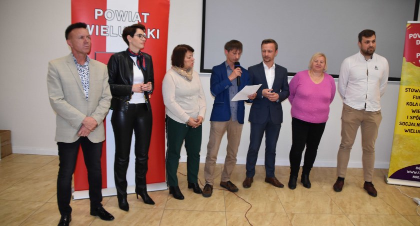 Nie rywalizują, tylko się integrują 