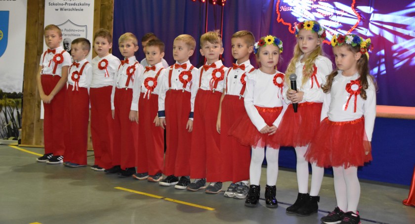 Śpiewająco wyrazili patriotyzm 