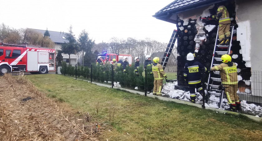 Paliła się elewacja domu