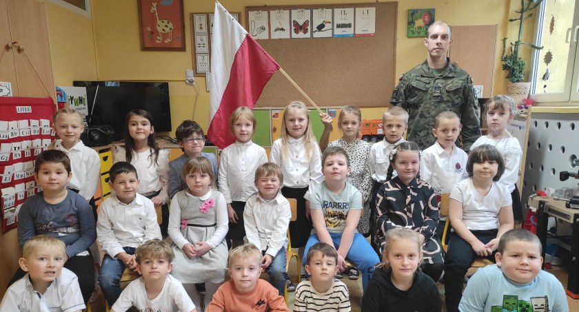 Gość w mundurze