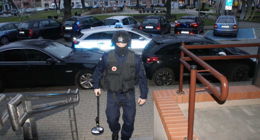 W urzędzie znaleziono podejrzany pakunek  