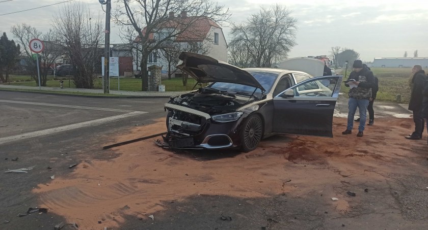 Kierowca luksusowego auta wymuszał pierwszeństwo