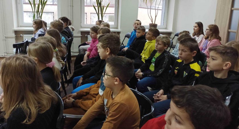 W bibliotece o burzach