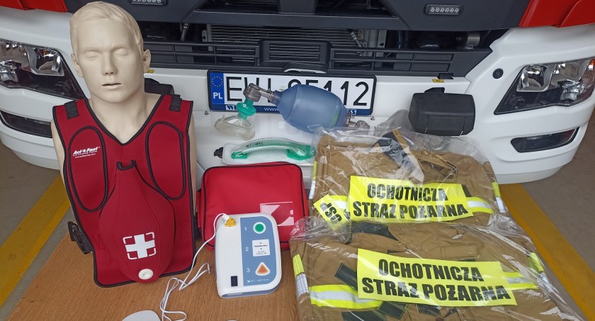 Nowy sprzęt dla strażaków w Ożarowie - wykorzystają go do szkoleń z pierwszej pomocy 