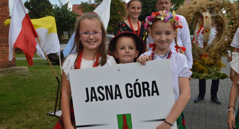 Cała gmina bawiła się na dożynkach w Ożarowie 