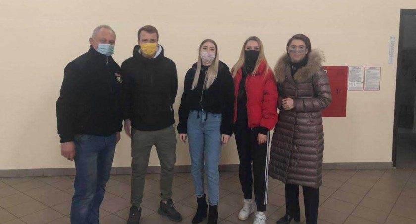 Strażacy wchodzą na filmową ścieżkę