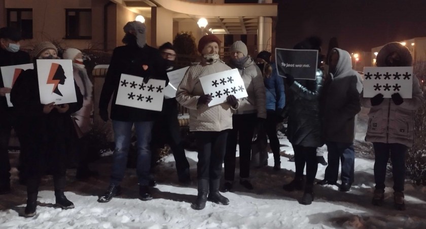 Mieszkańcy Działoszyna wyszli na spacer