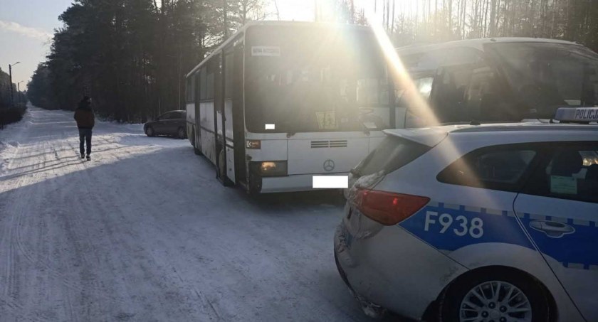Autobus uderzył  w ciężarówkę