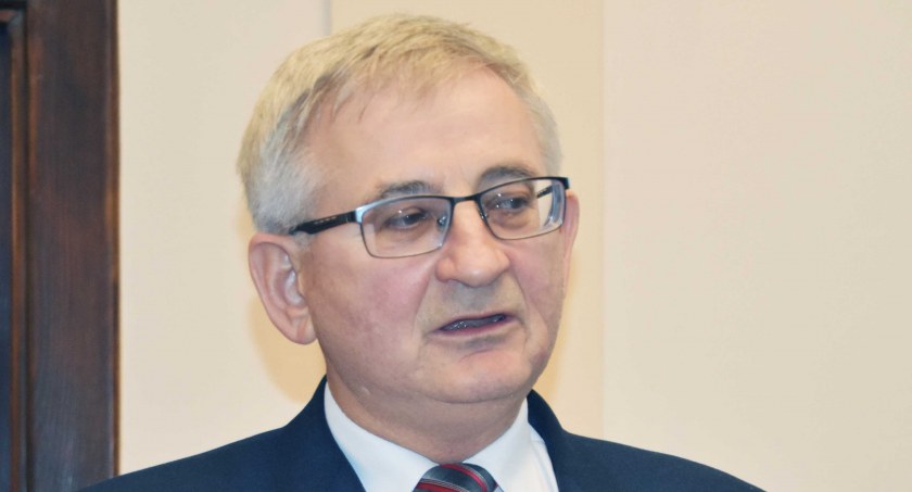 Starosta z kierowcą czy bez