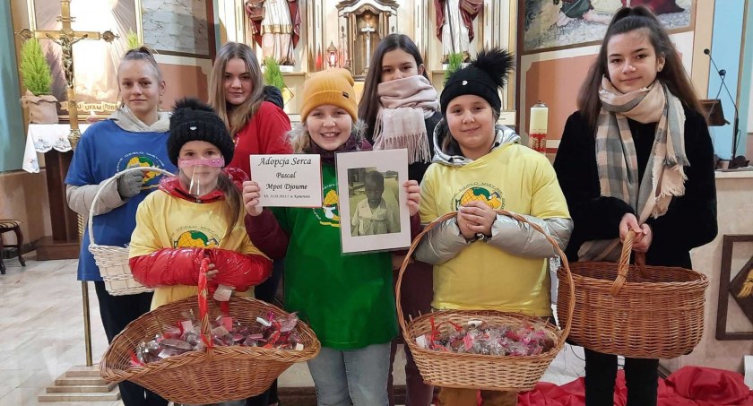 Finansują edukację dziecka z Kamerunu
