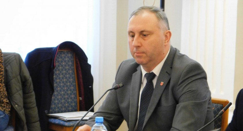 Powiat spuścił nas na drzewo – uważa burmistrz