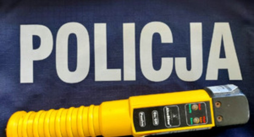 Uciekł z samochodu na widok radiowozu. Gdy wrócił, czekała na niego policja