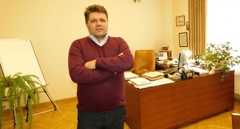 Okrasa hybrydy nie dostanie! Musi zadowolić się autem za 100 000 zł