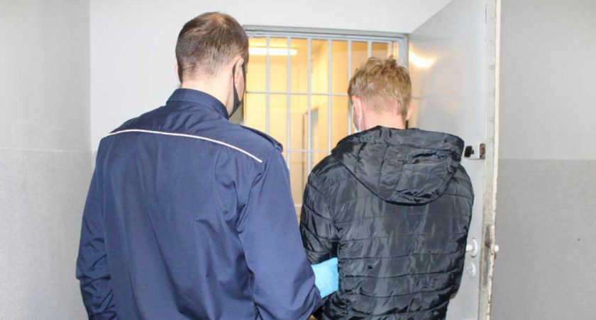 Ukradli przedmioty o wartości 800 zł. Grozi im 10 lat