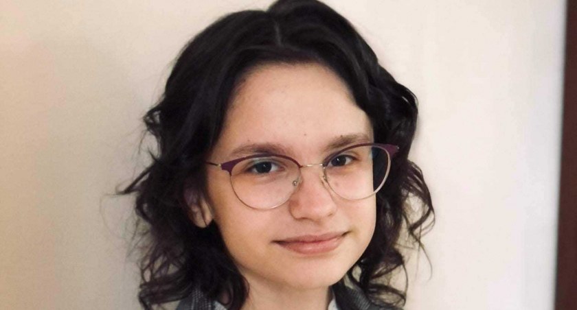 Magdalena Maciołek ma 12 lat. Jest uczennicą Szkoły Podstawowej w Raciszynie. Bardzo ambitna, filigranowa dziewczyna, kocha śpiewać. Właśnie dlatego, podobnie jak 31 innych wokalistów, wzięła udział w tegorocznej edycji festiwalu ,,Warta Song’’. Zaśp