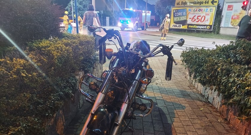Wypadek w Wieruszowie - 51-letni motocyklista z urazem kończyny