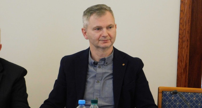 Mam wszystkie szkolenia – twierdzi radny