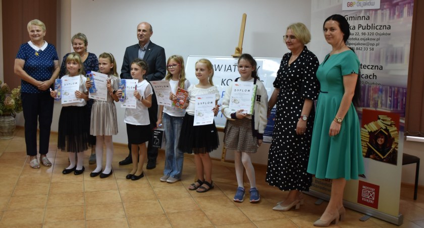 Powiatowy Konkurs ,,Mistrz Pięknego Czytania” w Osjakowie – 21 uczestników z ośmiu szkół