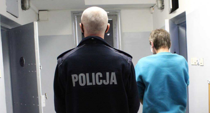 Robił zakupy skradzioną kartą