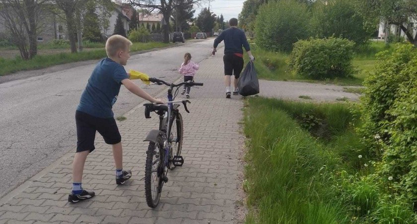 Zbombardowali wieś nasionami kwiatów
