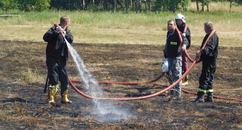 Nie wszyscy strażacy skaczą z radości
