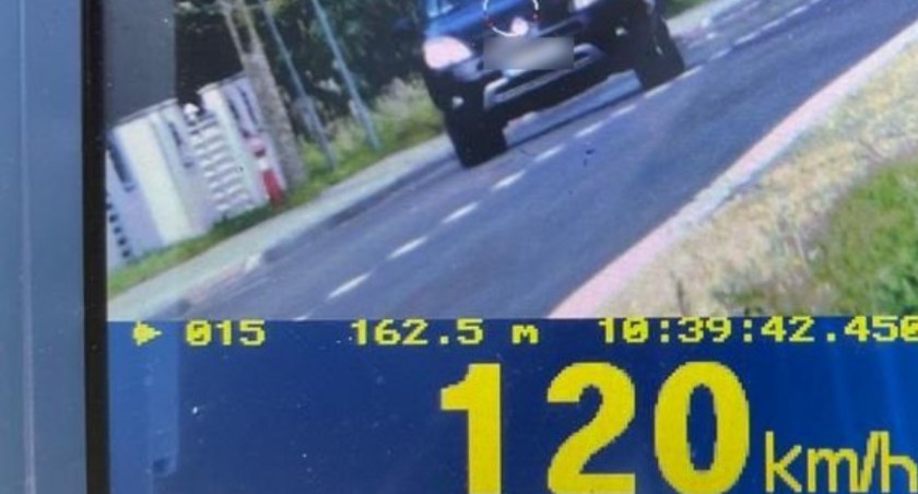 Jechał 120km/h w terenie zabudowanym. Stracił prawo jazdy!