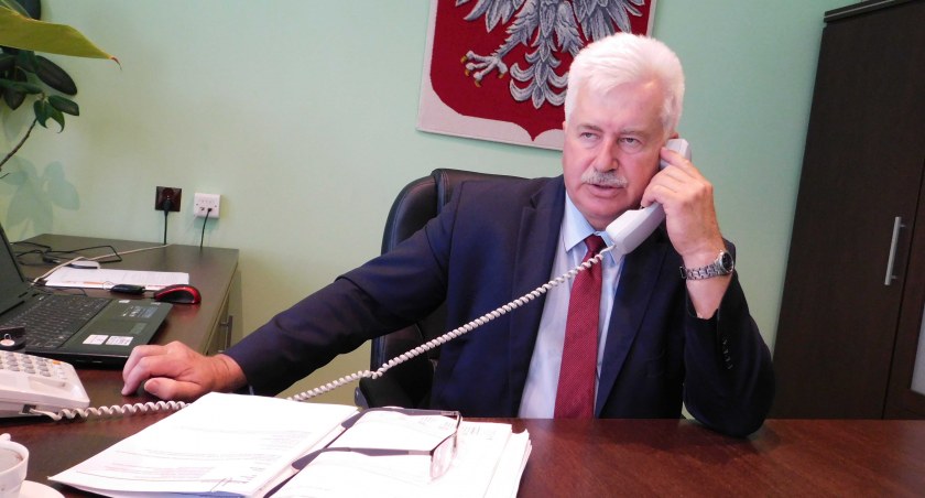Radni sprezentowali wójtowi podwyżkę