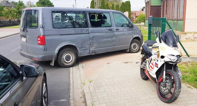 Wypadek. Motocyklista z obrażeniami