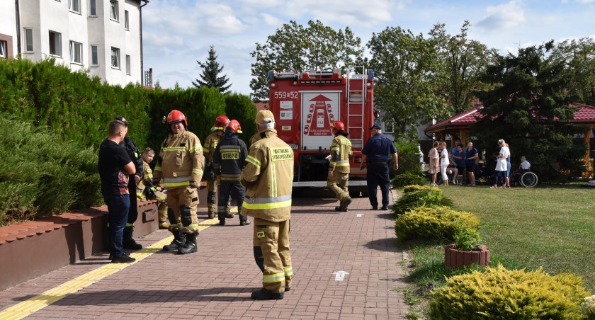 Pożar w Domu Pomocy Społecznej w Skrzynnie - 76-latek z poparzeniami trafił do szpitala