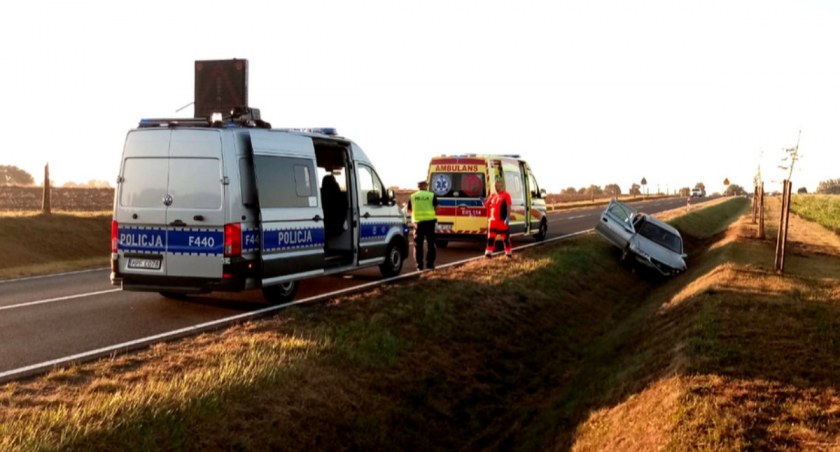 Zasłabła za kierownicą i wjechała do rowu - jechała z dzieckiem 