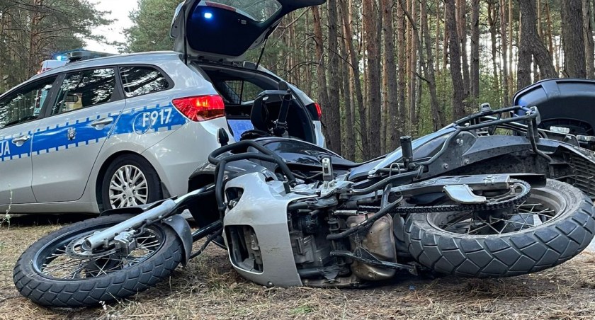Niebezpieczny wypadek na motocyklu - dwie osoby w szpitalu 