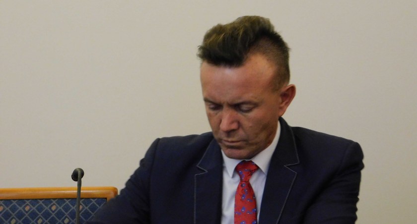 Radny sam wybrał drogę do remontu?