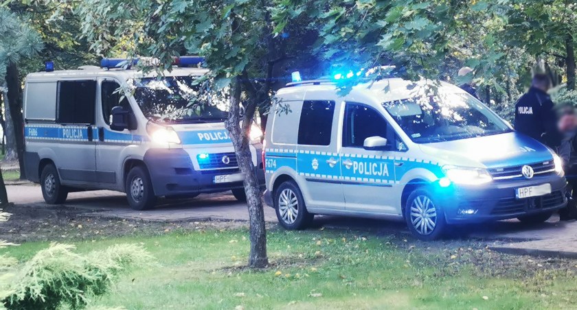 Wypadła z bloku - po przyjeździe służb okazało się... że spacerowała wokół niego 