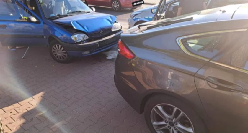 citroenem uderzyła w tył forda 
