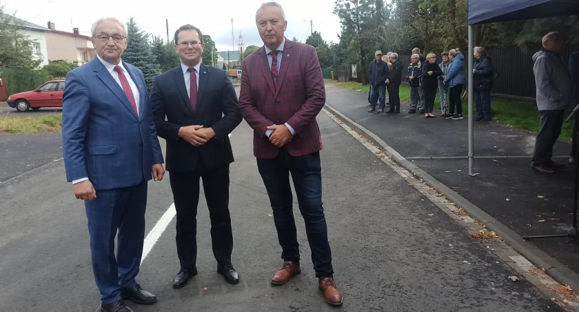 Droga w Strzelcach Wielkich - odebrana, ale jeździć nie wolno