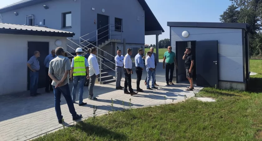 Gmina Rząśnia - podłączenia do nowej kanalizacji w Białej 